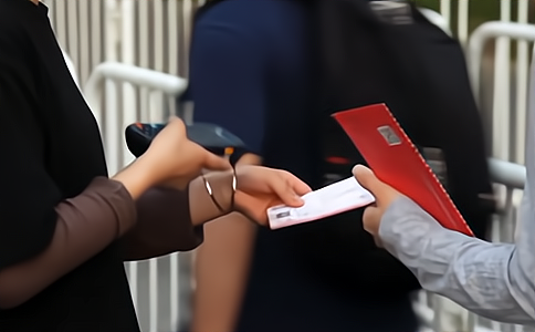 RFID��Ә�(bi��o)���ֳֽK�ˣ�׌�����|�ֿɼ�